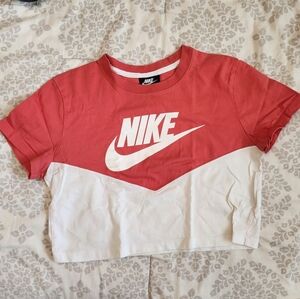 Nike Cropped Shirt